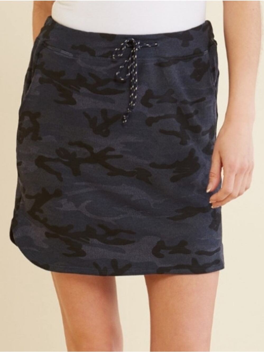 Sundry for Evereve Black Camo Soft Pull-On Drawstring Skirt - Size 2 (M)